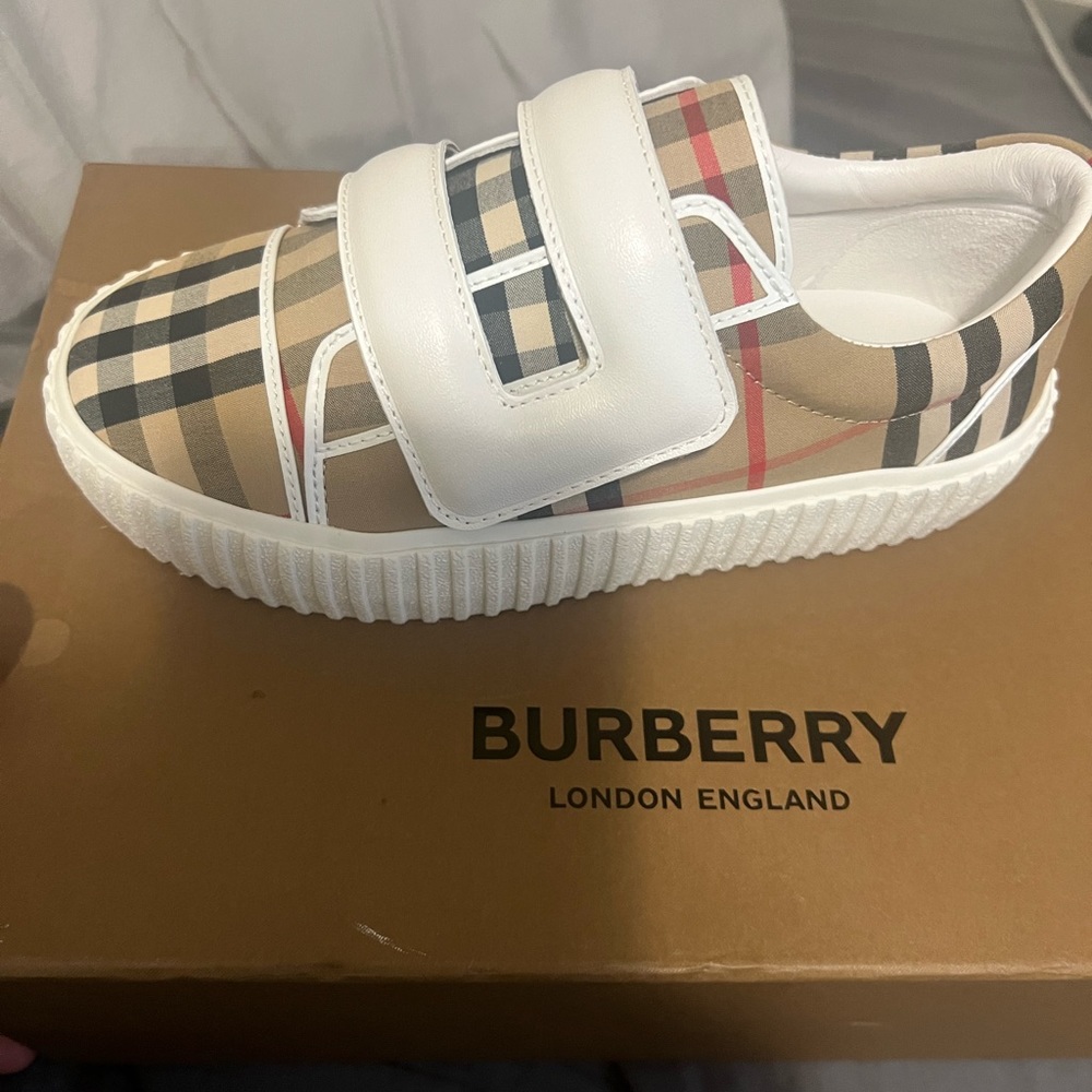 Burberry strap shoes sz 1